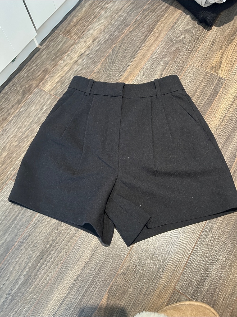 Abercrombie & Fitch Black High-Waist Pleated Women's Shorts
